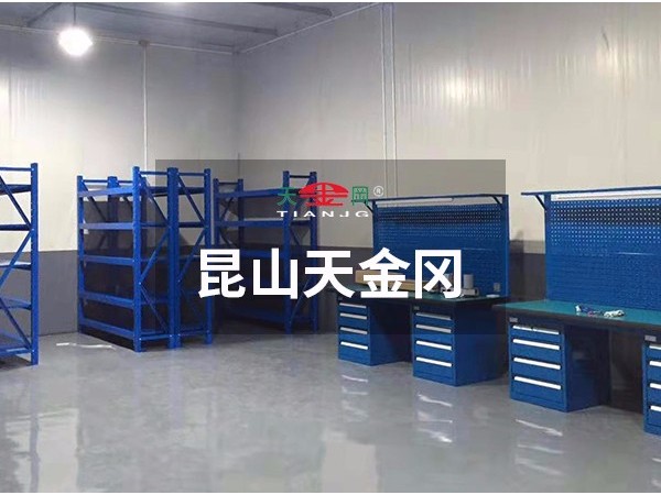 烈日炎炎，依然擋不住工具柜廠家天金岡師傅們上門(mén)安裝的腳步！