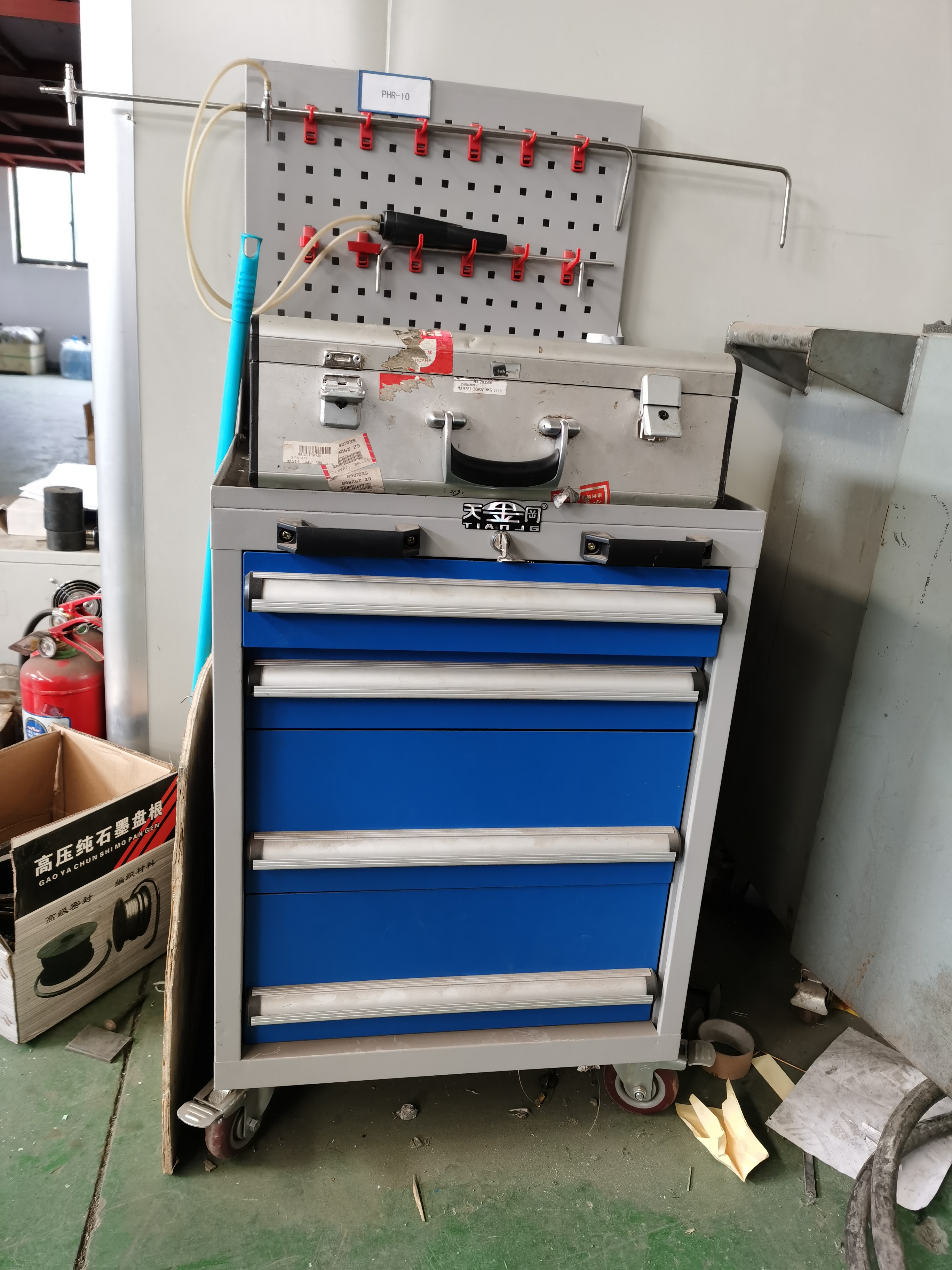 抽屜式工具車