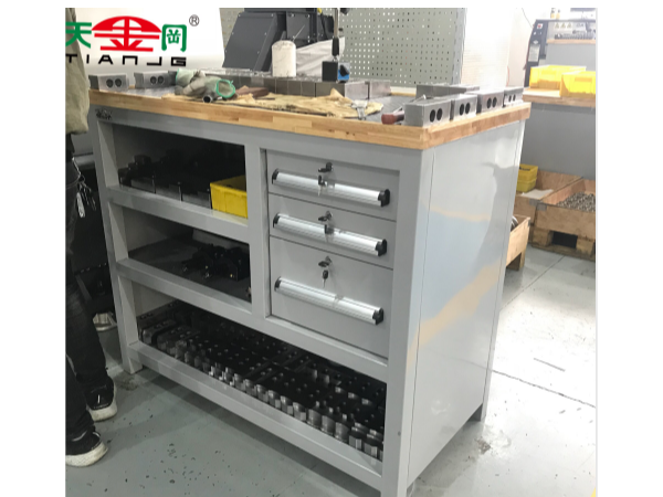 成都鉗工臺(tái)工具柜哪里找，品牌廠家，用實(shí)力說(shuō)話【天金岡】
