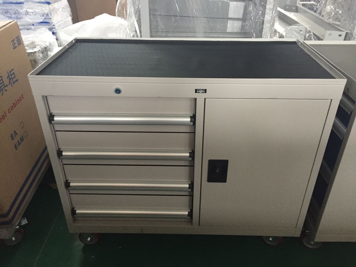 按需定制工具車(chē)